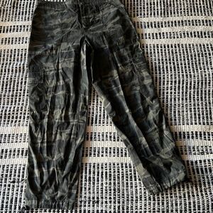 Social Standard Size Small Camouflage print Pants  NWOT